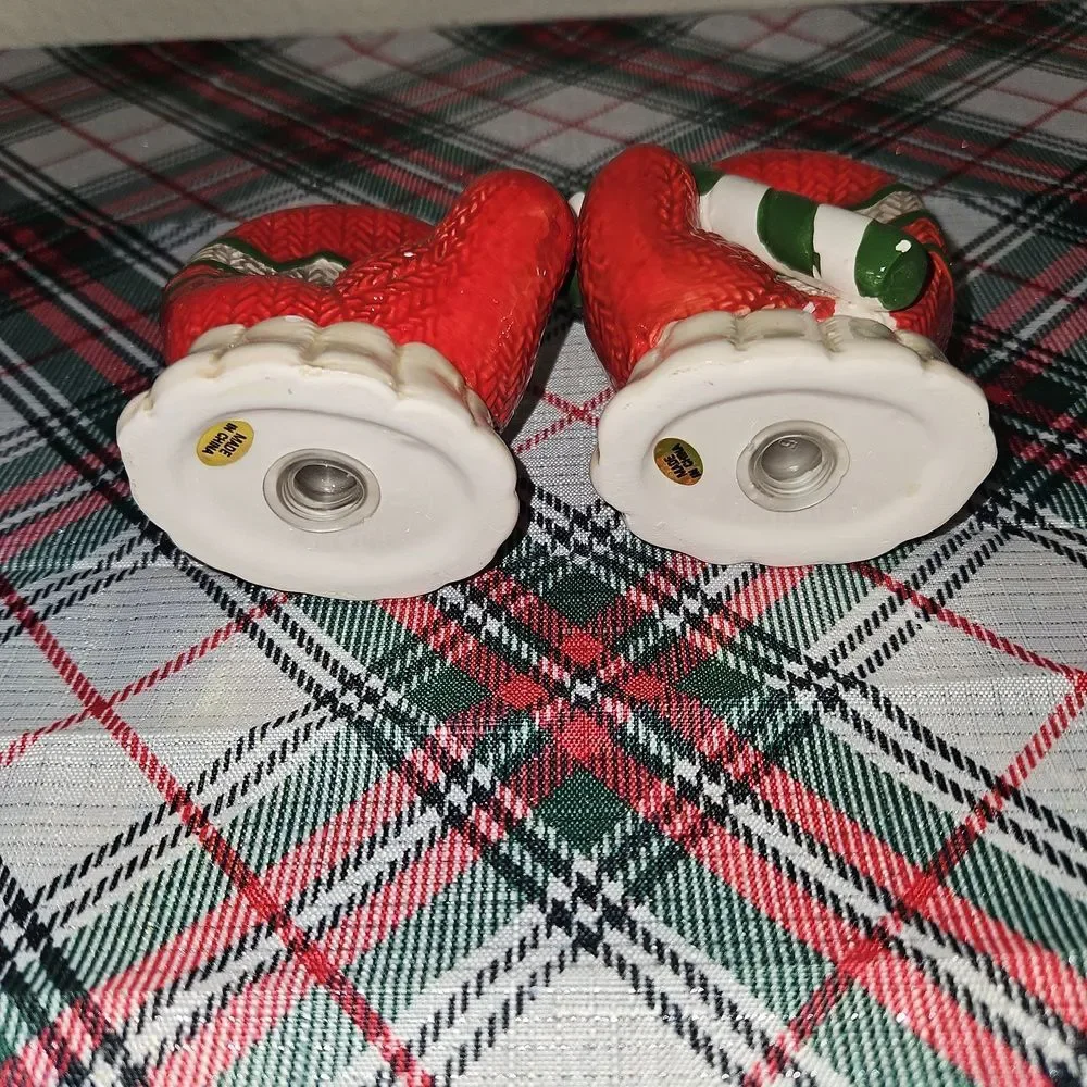 Ceramic Snowman Napkin Festive Mitten Salt & Pepper Holiday Tableware Decor